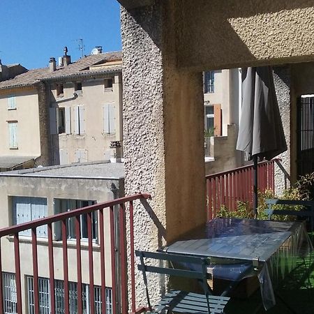 Appartement Climatise Avec Terrasse Au Coeur De Nyons Exterior photo